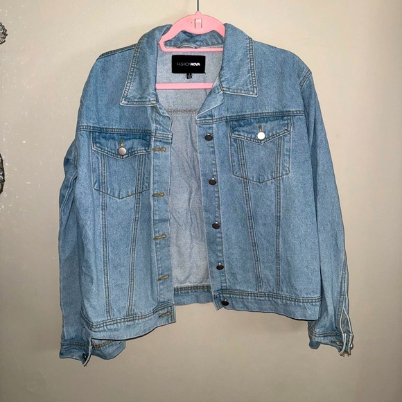 Like new, Fashion Nova, “baby mama” Jean jacket, size small - Picture 3 of 6